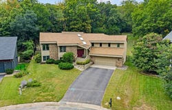 8524 Park Knoll Circle, Bloomington, MN 55438