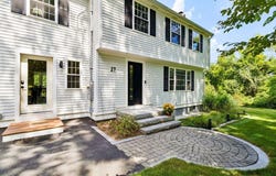 27 Maple St, Carlisle, MA 01741