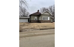 528 W Pershing Drive, Brooklyn, IA 52211