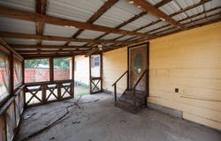 213 E 11th Ave, Caney, KS 67333