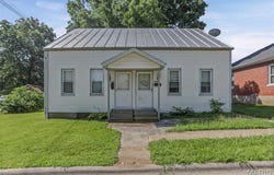 202 E 1st Street, Waterloo, IL 62298
