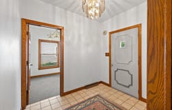 143 E Luther Ave, Oconomowoc, WI 53066