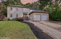 8 Ashton Drive, Voorhees, NJ 08043