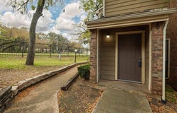 2104 Park Willow Lane, Arlington, TX 76011