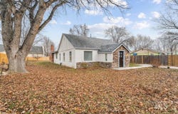 317 E Ithaca Street, Caldwell, ID 83605