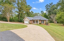 3221 SKYLINE Drive, Pineville, LA 71360