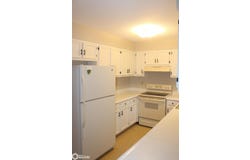 225 W Lyons Street, Garner, IA 50438