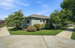 988 HAMILTON St, Springfield, OR 97477