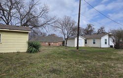 404 S Pecan Street, Bells, TX 75414
