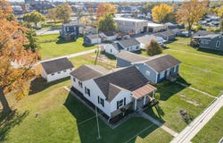 9 E Silver Street, Wapakoneta, OH 45895