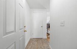 44 EAGLE CREST Dr, LakeOswego, OR 97035