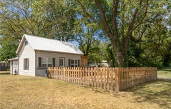 311 SW 3rd Avenue, Gravette, AR 72736