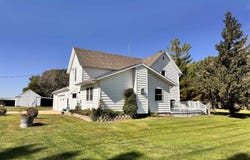 2881 Silver Ave, Sanborn, IA 51248