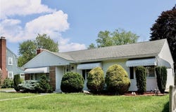 52 Kenyon Road, Cranston, RI 02910