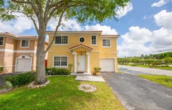 10 NW 110th Ave, Plantation, FL 33324