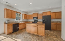 2526 DENTON St, TheDalles, OR 97058