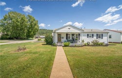 1401 Sattes Circle, Nitro, WV 25143