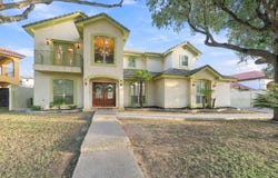 203 Lake Lugano Rd, Laredo, TX 78041