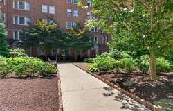 13600 Shaker Boulevard, Shaker Heights, OH 44120