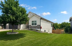 22905 S Creekview Drive, Peculiar, MO 64078