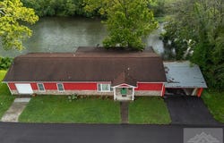 202 Riverside Dr., HINTON, WV 25951