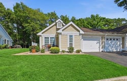15 Glen Drive, Ridge, NY 11961