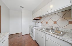 911 vance jackson rd, San Antonio, TX 78201