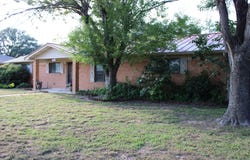 1204 W GOODWIN ST, Pleasanton, TX 78064