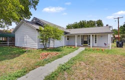110 W Davis St, Tipton, OK 73570