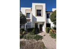 909 NE 211th St, Miami, FL 33179