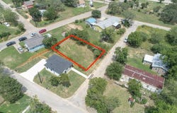 112 Field St, Luling, TX 78648
