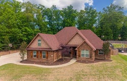 1002 Nature Way Drive, Benton, AR 72019