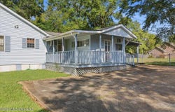 215 E Simpson, Mendenhall, MS 39114