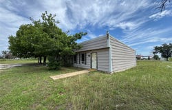 102 N 6 Highway, Carbon, TX 76435