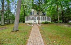 6378 Hillside Avenue, Indian River, MI 49749