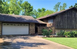 21 W Edwards Street, Iola, KS 66749