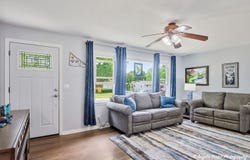 348 W Oriole Trail, Cary, IL 60013