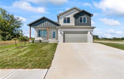 2200 SE Oak Ridge Drive, Oak Grove, MO 64075