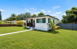 1800 NE 154th St, North Miami Beach, FL 33162