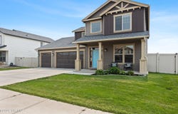908 Millenium Ave, Moxee, WA 98936