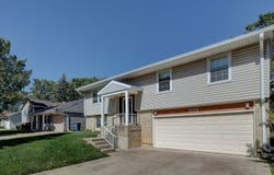 276 E Wrightwood Avenue, Glendale Heights, IL 60139