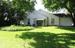 103 E Denison Avenue, Bonham, TX 75418