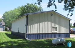 129 S Summit Ave, Hills, MN 56138