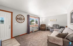 3712 S Hawthorne Ave, Sioux Falls, SD 57105