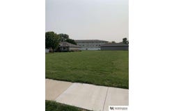 717 Nicholas Circle, York, NE 68467