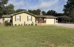155 Twin Circle Dr, Elgin, OK 73538