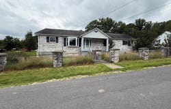 159 7th Street, Mount Hope, WV 25880
