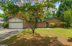 4 STEVEN Drive, VOORHEES, NJ 08043