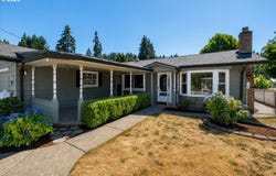 1012 S WATER St, Silverton, OR 97381