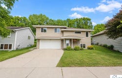 2023 Moore Drive, St. Peter, MN 56082